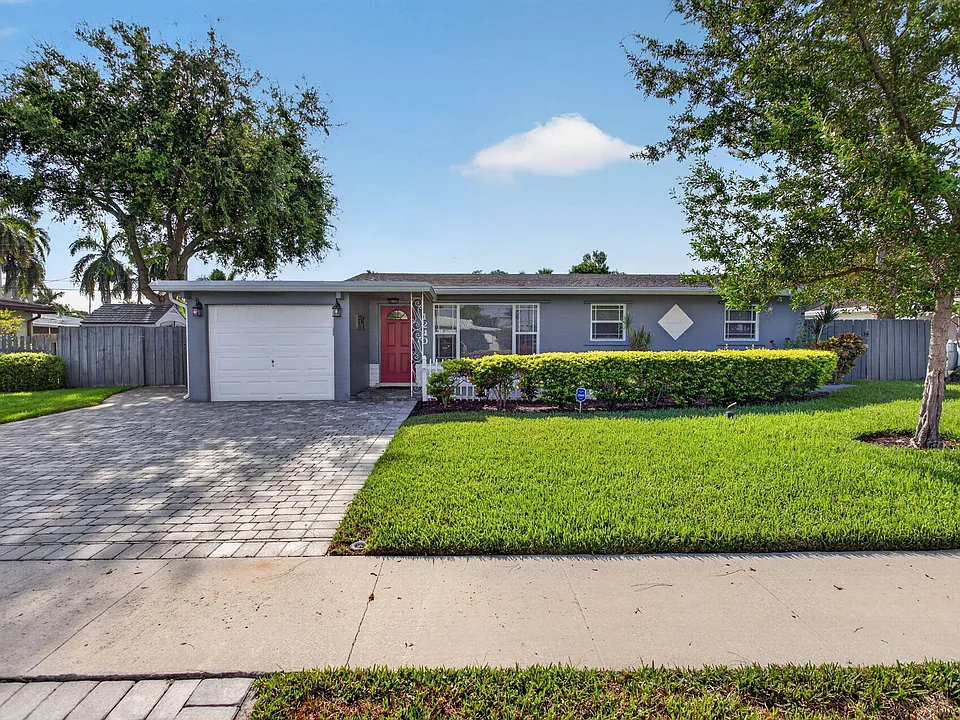 1240 SW 3rd Ter