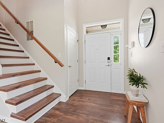 3rd image of 31 Bouwrey Pl