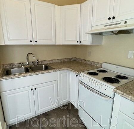 3rd image of 66 Van Buren St Floor 1