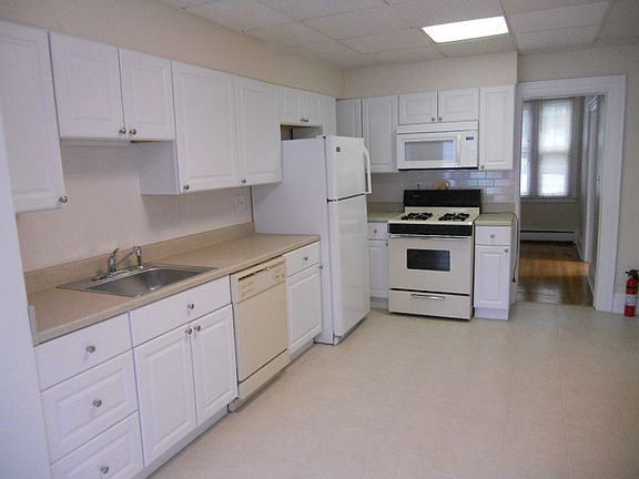 5th image of 176 Willard St #2