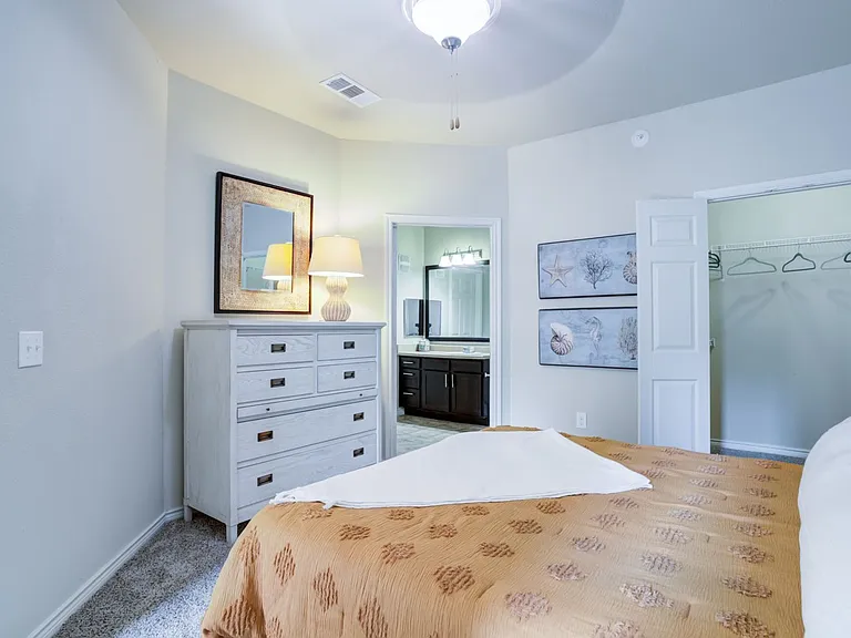 Bay Vista Apartments — Photo 23