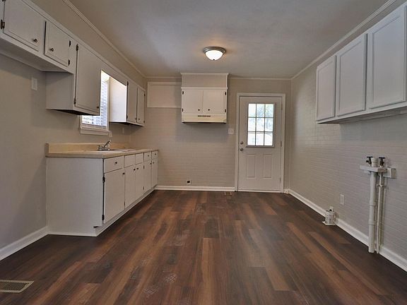 5th image of 72 Riddick St
