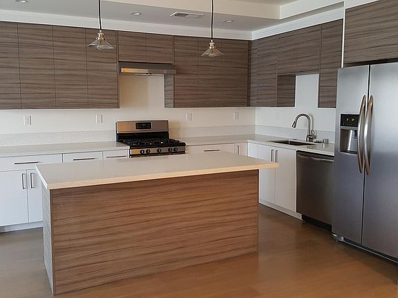 Kitchen (connects to Living room)