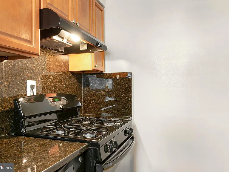 1410 N Quinn St #7 — Photo 9