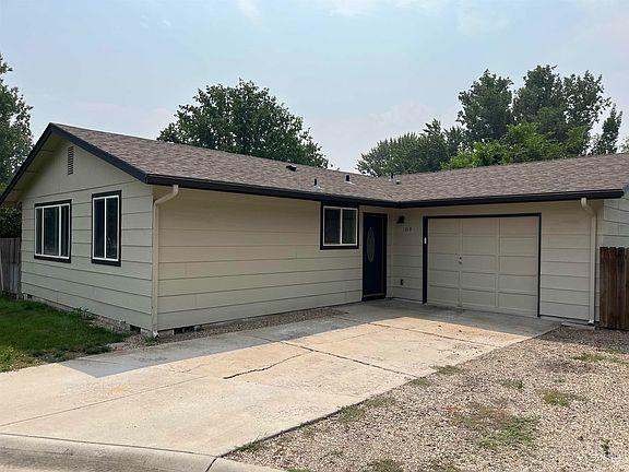 2nd image of 213 Nelson Ct