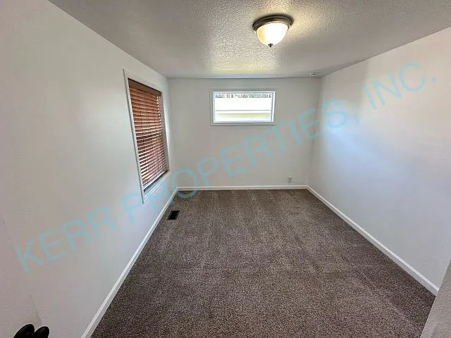 343 NW Zobrist St — Photo 9