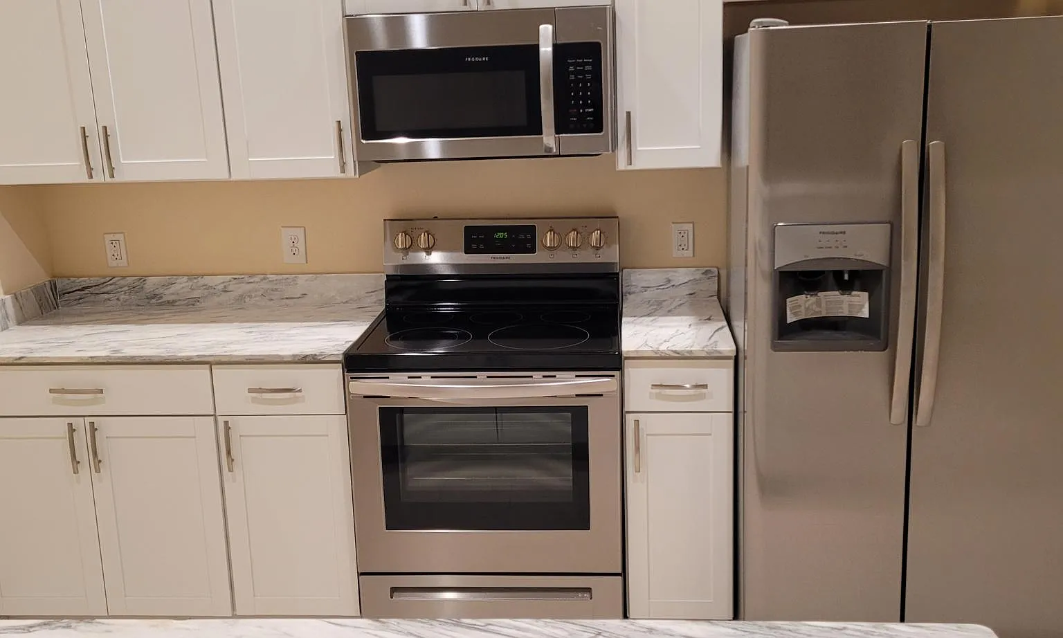 4540 SW 8th Ct — Photo 3
