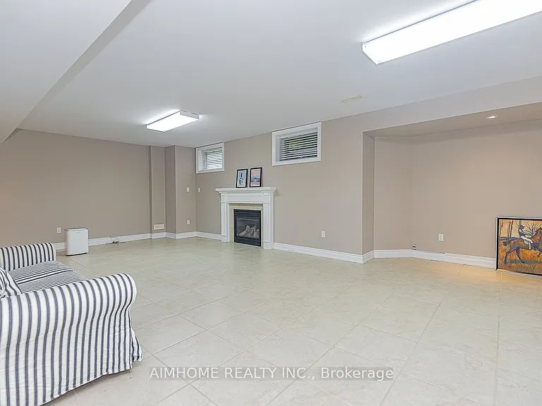 395 Princess Ave — Photo 26