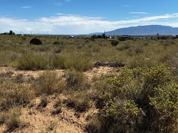 27th St SW, Rio Rancho, NM 87124