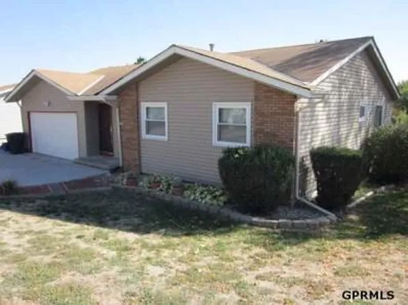 2411 Hogantown Dr, Bellevue, NE 68123
