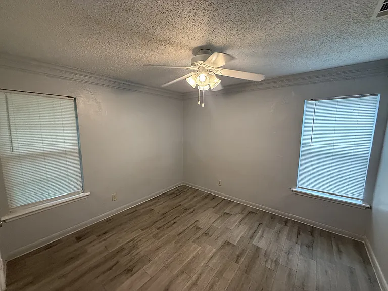 100 E Brown St — Photo 19