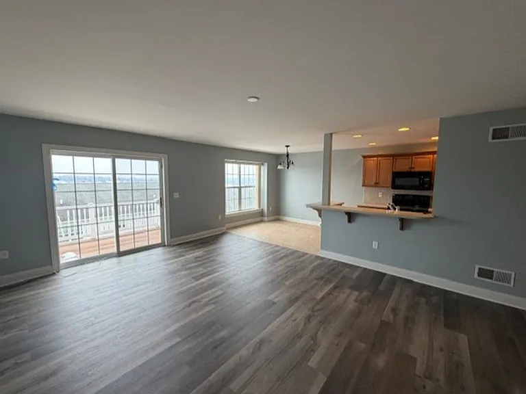 785 Oak Leaf Ln — Photo 3
