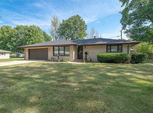 1212 Lanewood Dr, Rockford, IL 61108