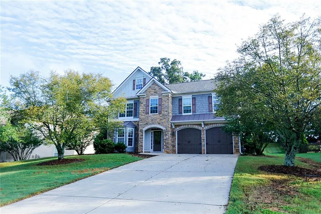 5 bed, 2.5 bath, 2934 sqft, $3,000 — Photo 1