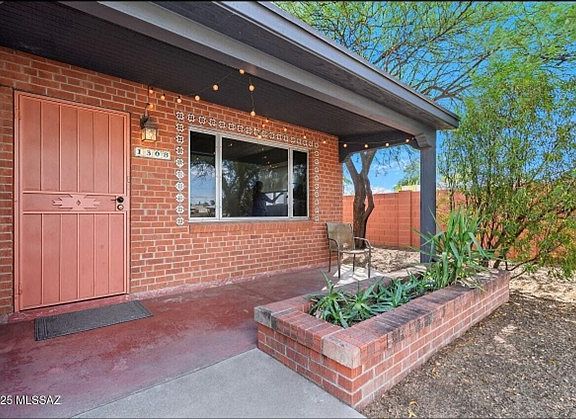 4th image of 1308 E Spring St