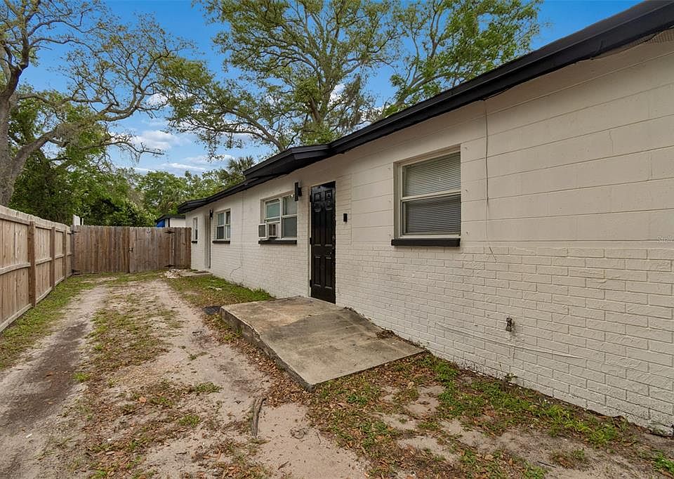 1st image of 10110 N LANTANA AVENUE