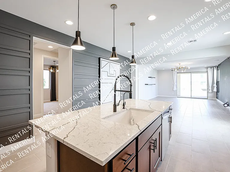 8817 W Luke Ave — Photo 9