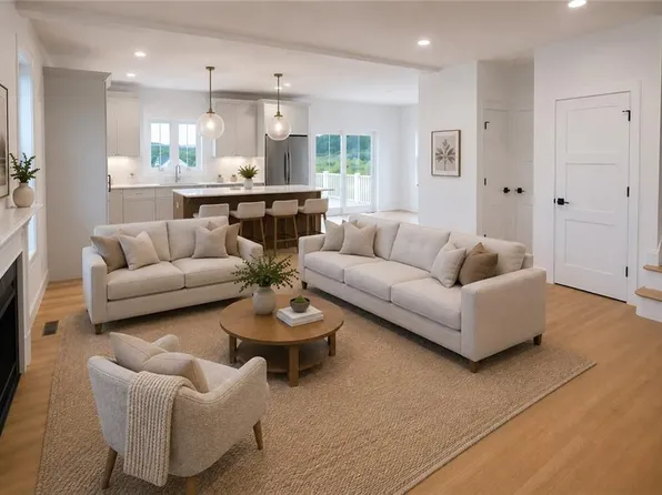 30 Bunker Hill Xing, Portsmouth, RI 02871
