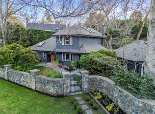 2025 Runnymede Ave, Oak Bay, BC V8S 2V5