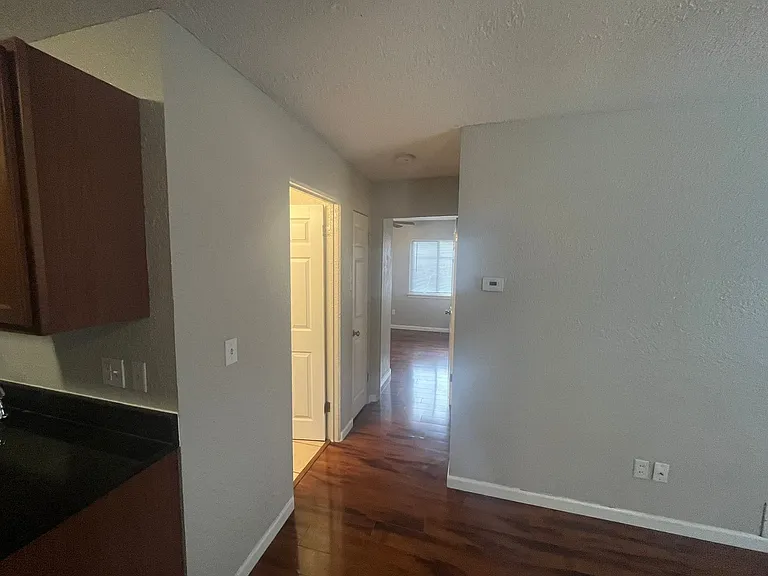 518 Hillsboro Ave — Photo 24