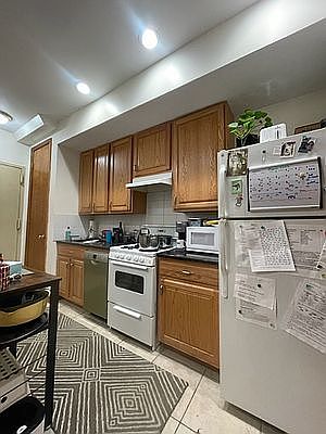 5th image of 338 8th St APT 1R