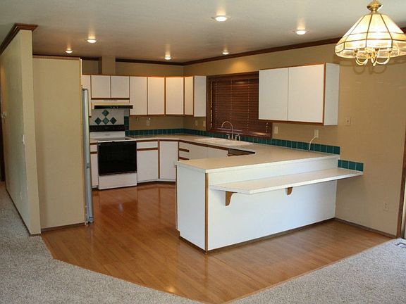 5th image of 702 Washington Ave