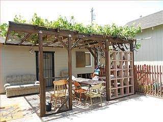 4th image of 108 Ford St