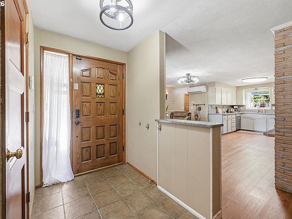 4th image of 1765 Santa Rosa St