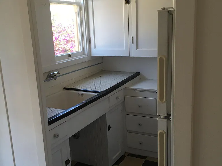 2535 Regent St #6 — Photo 16