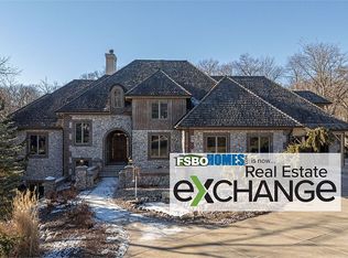 1302 Woodland Ln, Le Claire, IA