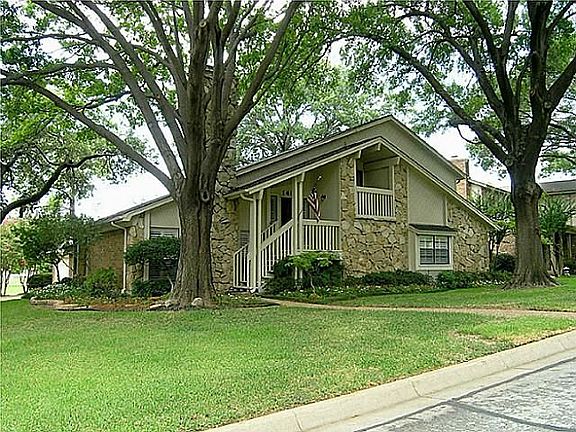 3rd image of 1400 Creekford Dr