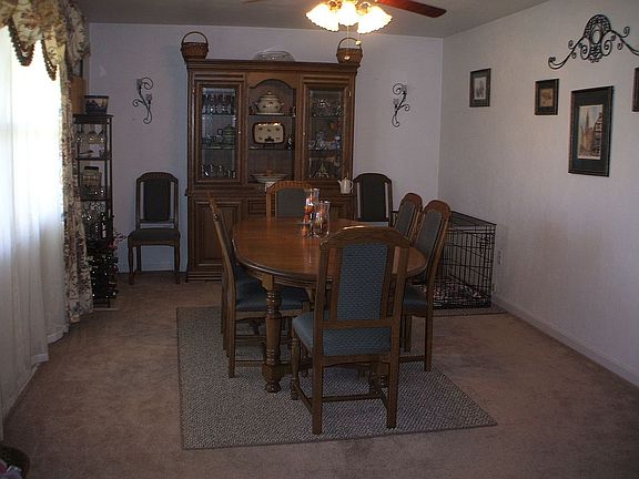 3rd image of 407 W Oak St