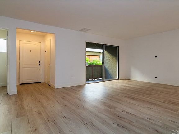 5th image of 20146 Cohasset St Unit 9