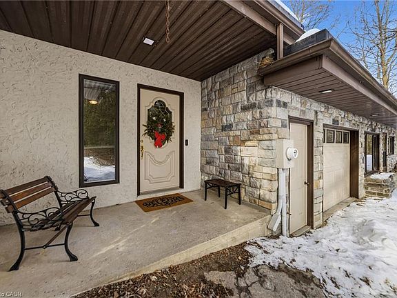 3rd image of 295 Brant Rd