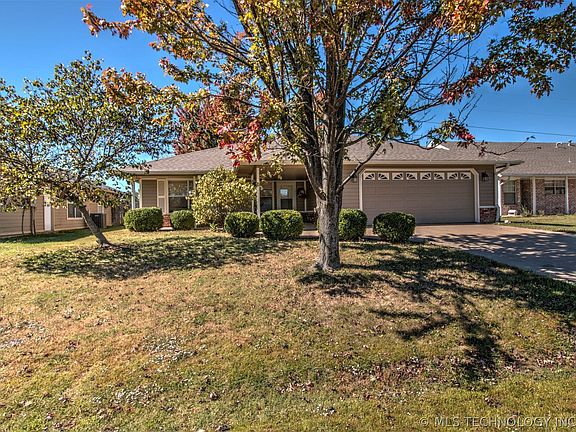 3rd image of 24902 S Heartwood Dr