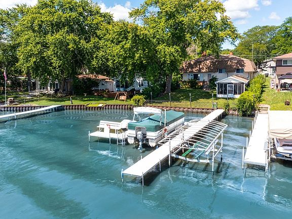 4th image of 3508 W Lake Shore Dr