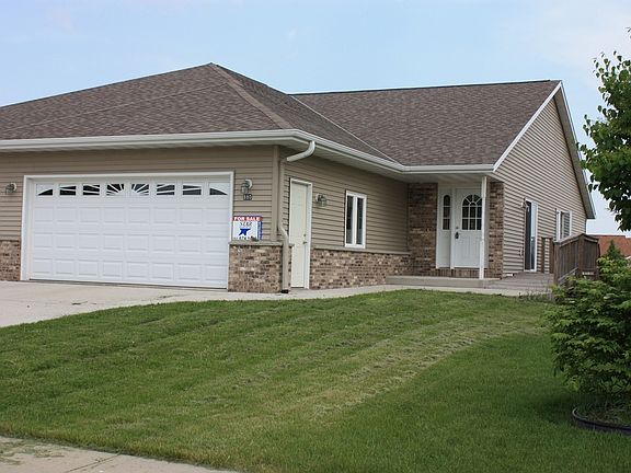 2nd image of 880 Chief Kewaskum Pl