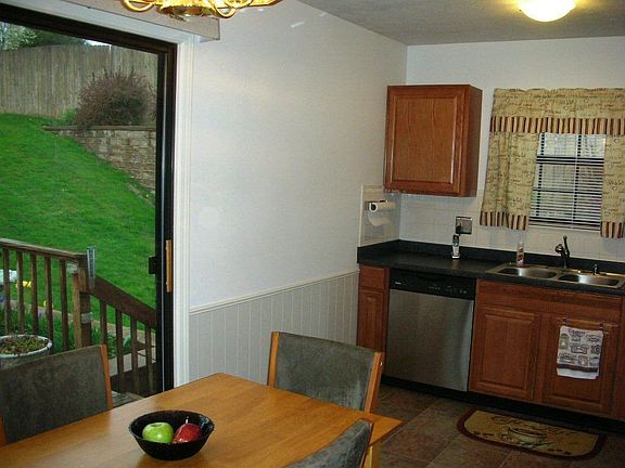4th image of 1490 Meadowbrook Blvd