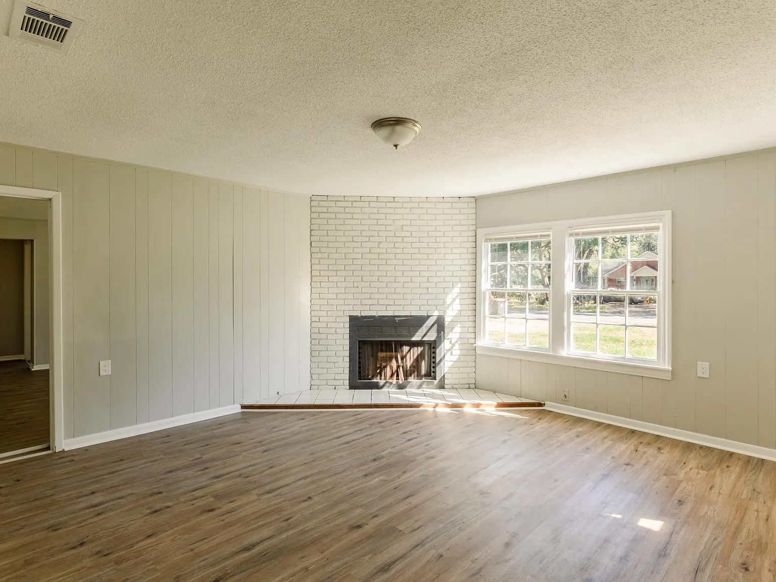 3 bed, 1316 sqft, $1,450 — Photo 3