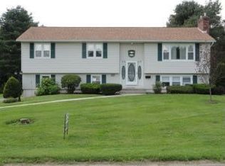 127 Oak Hill Rd, Pittsfield, MA 01201