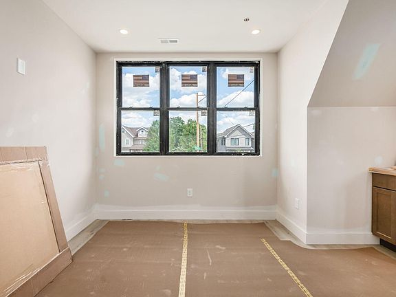 5th image of 1092 Gustavus Ln