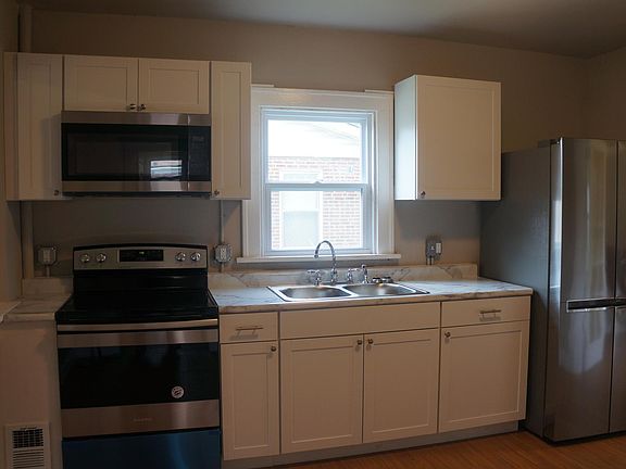 3rd image of 7605 Fairham Ave