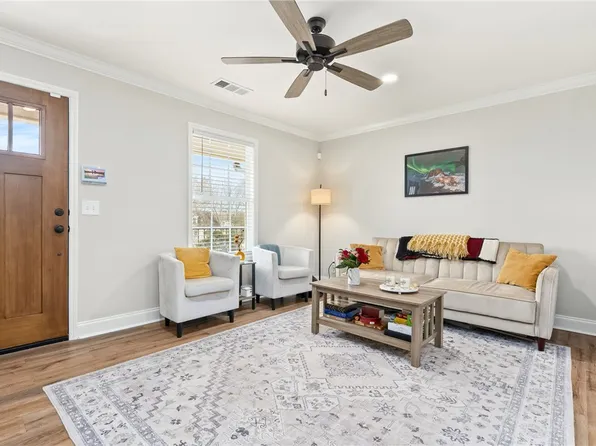 327 N Ross St #231, Auburn, AL 36830