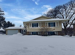 2657 Western Ave N, Roseville, MN 55113