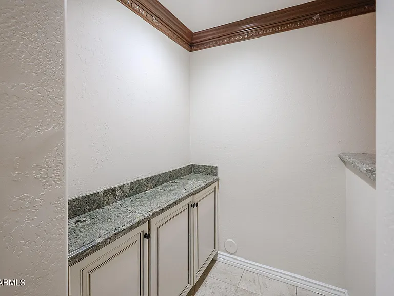 2434 E Roma Ave — Photo 10