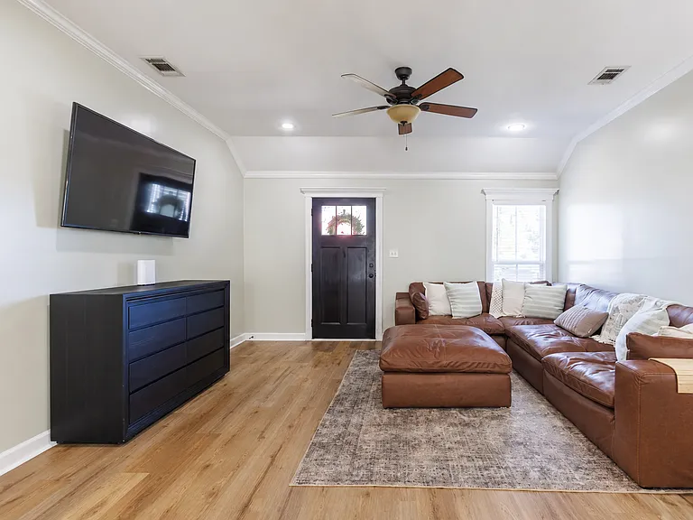 901 Sugarberry Dr — Photo 3