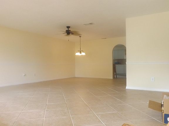 3rd image of 773 SE Chaloupe Avenue