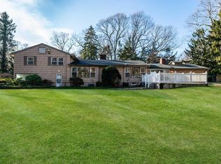 14 Tappentown Ln, Glen Head, NY 11545