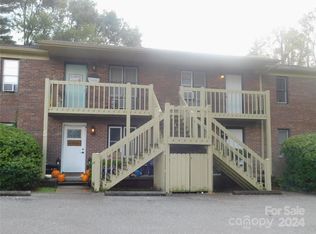 380 Corbly Dr APT 11, Hendersonville, NC 28739