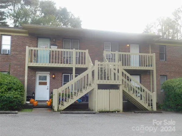 380 Corbly Dr APT 11, Hendersonville, NC 28739